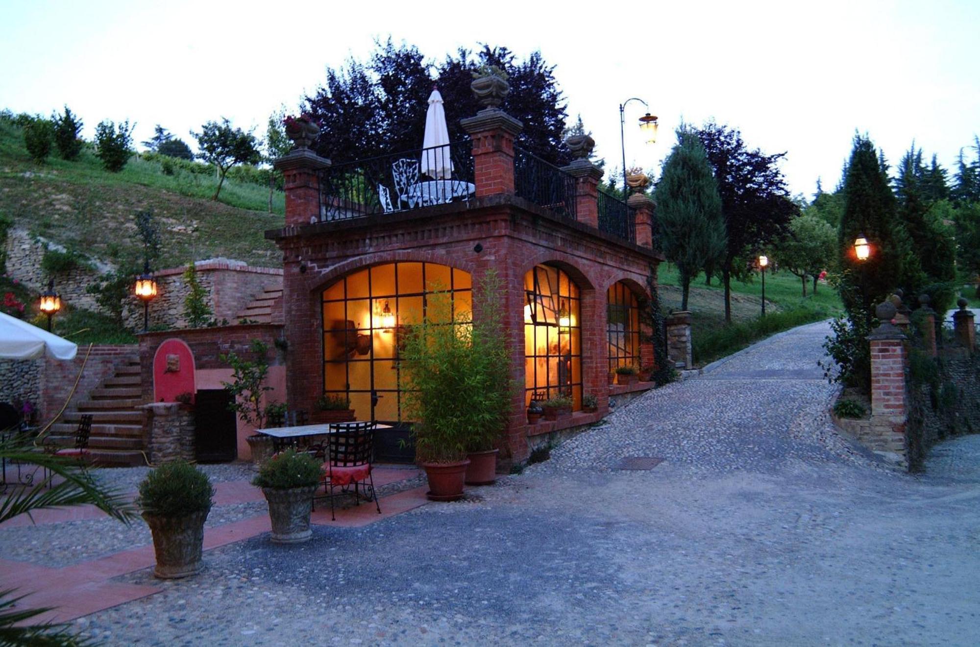Villa La Favorita Alba  Bagian luar foto